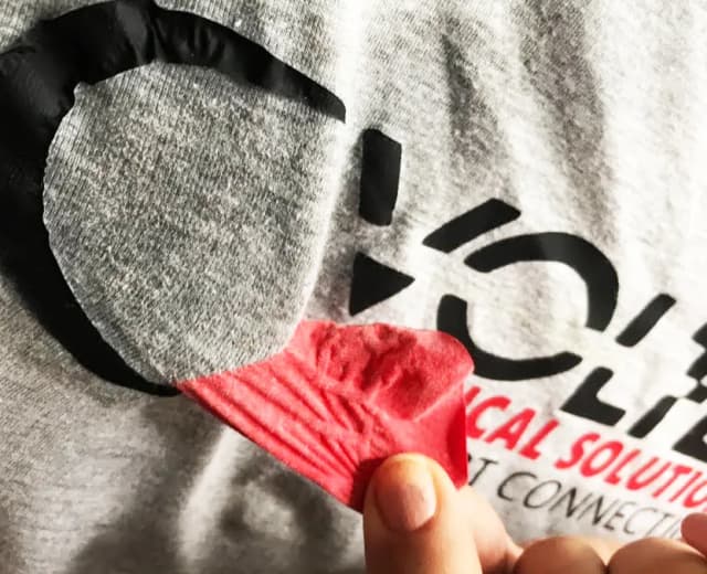Jak usunąć nadruk z bluzy bez uszkadzania materiału i z łatwością
